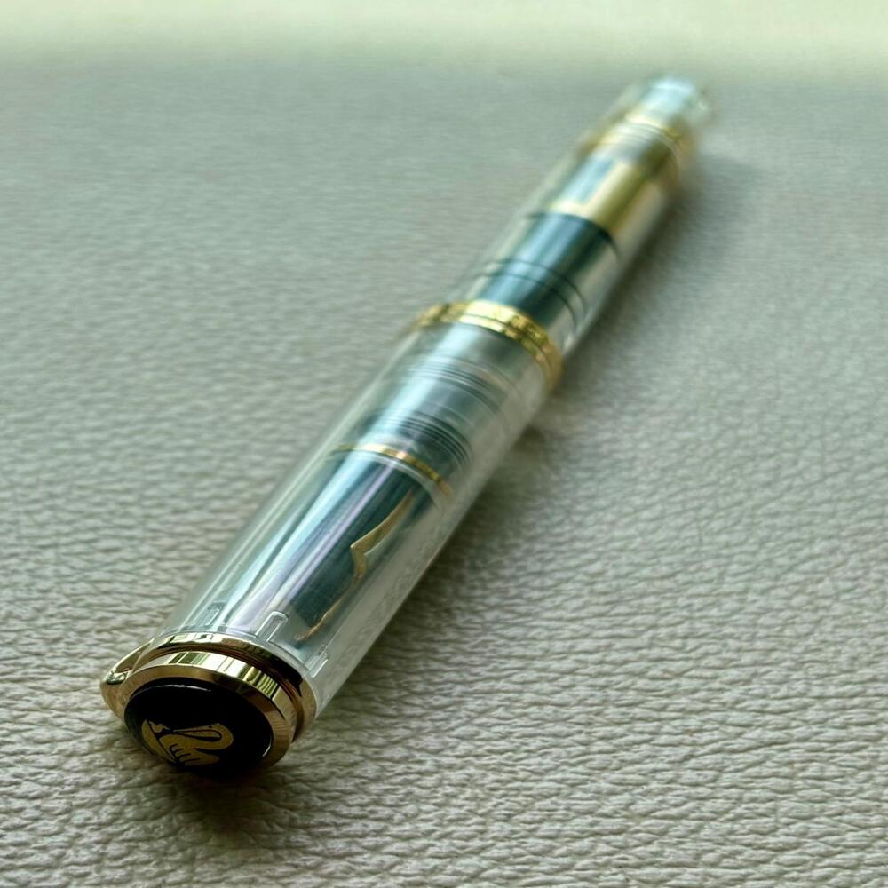 Pelikan M800 "English Character" Demonstrator Fountain Pen Special Edition 2008