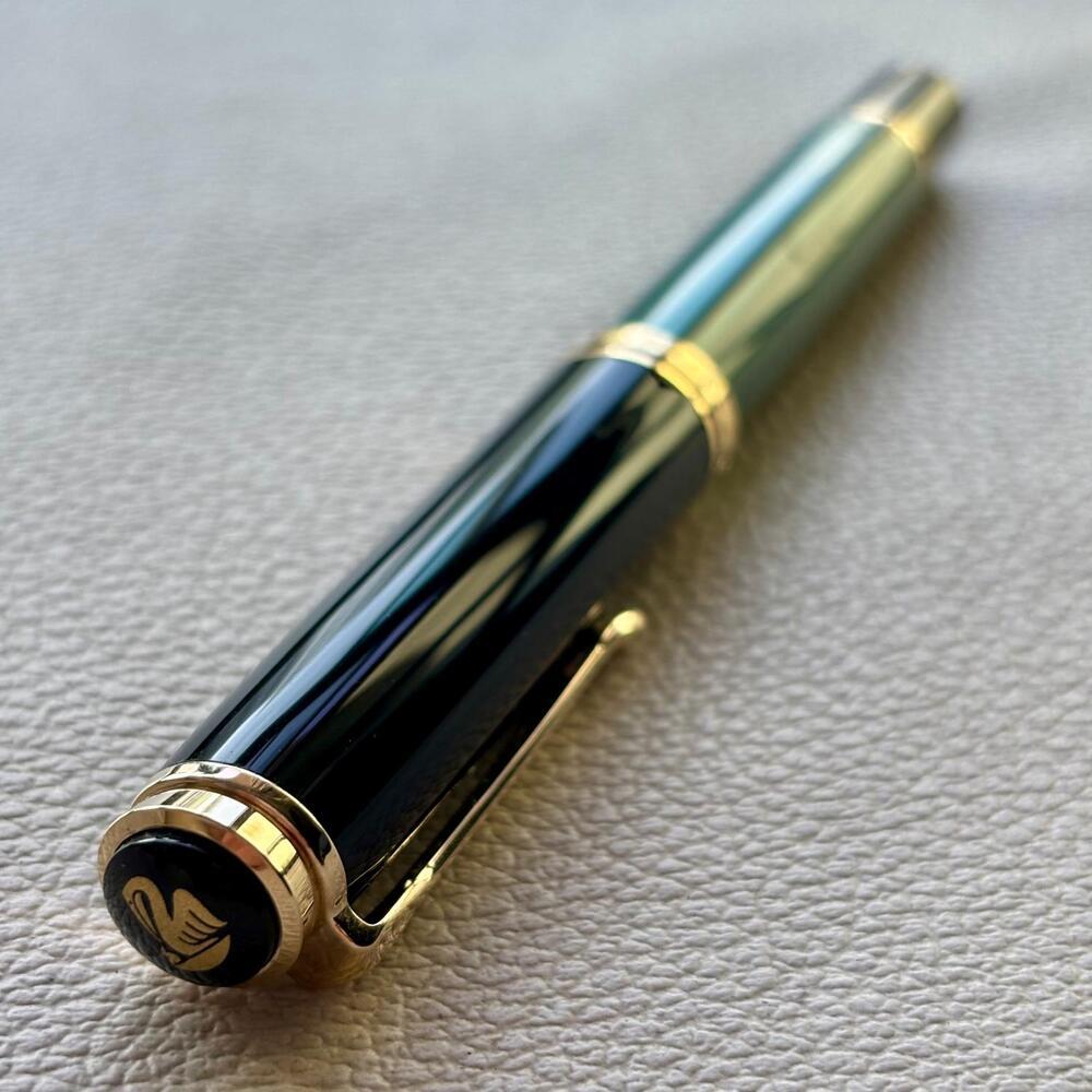 Pelikan M800 Green Striped Fountain Pen (OLD LOGO)
