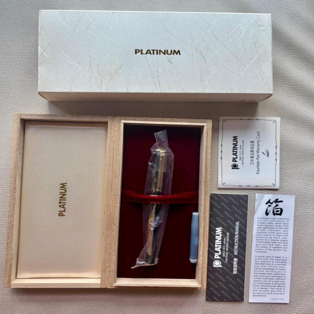 Platinum Maki-e Slim Red Mount Fuji Fountain Pen