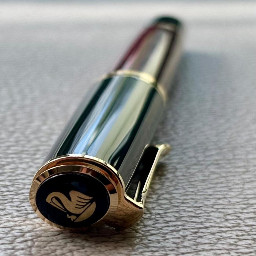 Pelikan M400 Red Striped Fountain Pen (OLD LOGO)