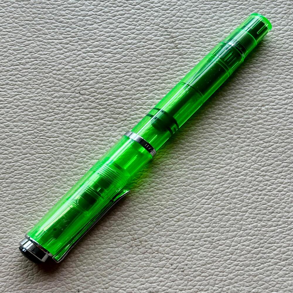 Pelikan M205 Green Highlighter Fountain Pen Set Special Edition.