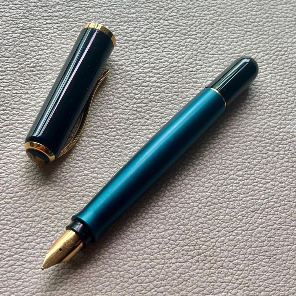 Pelikan P360 Epoch Emerald Green Fountain Pen VERY RARE