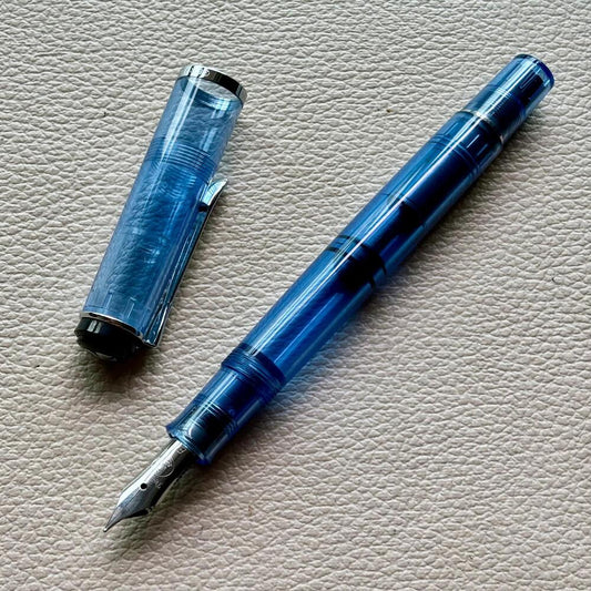 Pelikan M205 Blue Demonstrator Fountain pen black ring top 2009