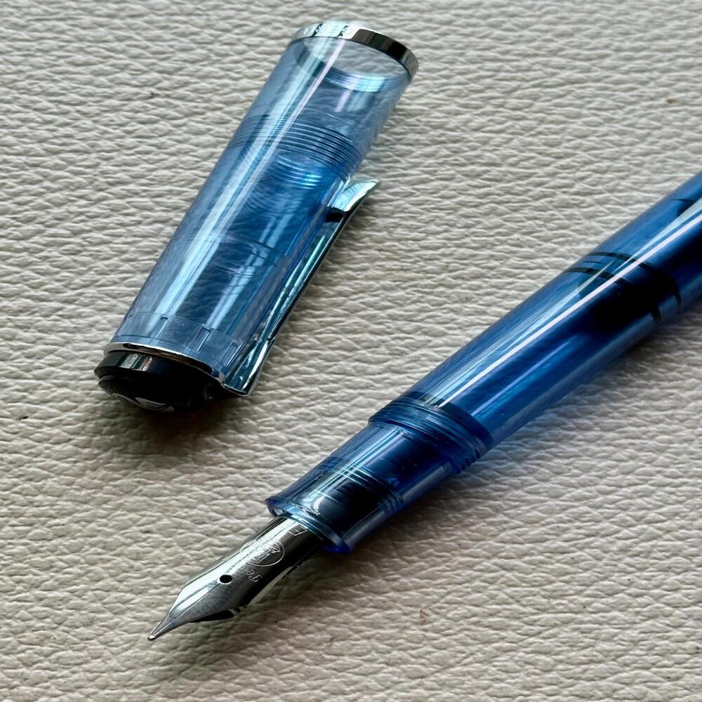 Pelikan M205 Blue Demonstrator Fountain pen black ring top 2009