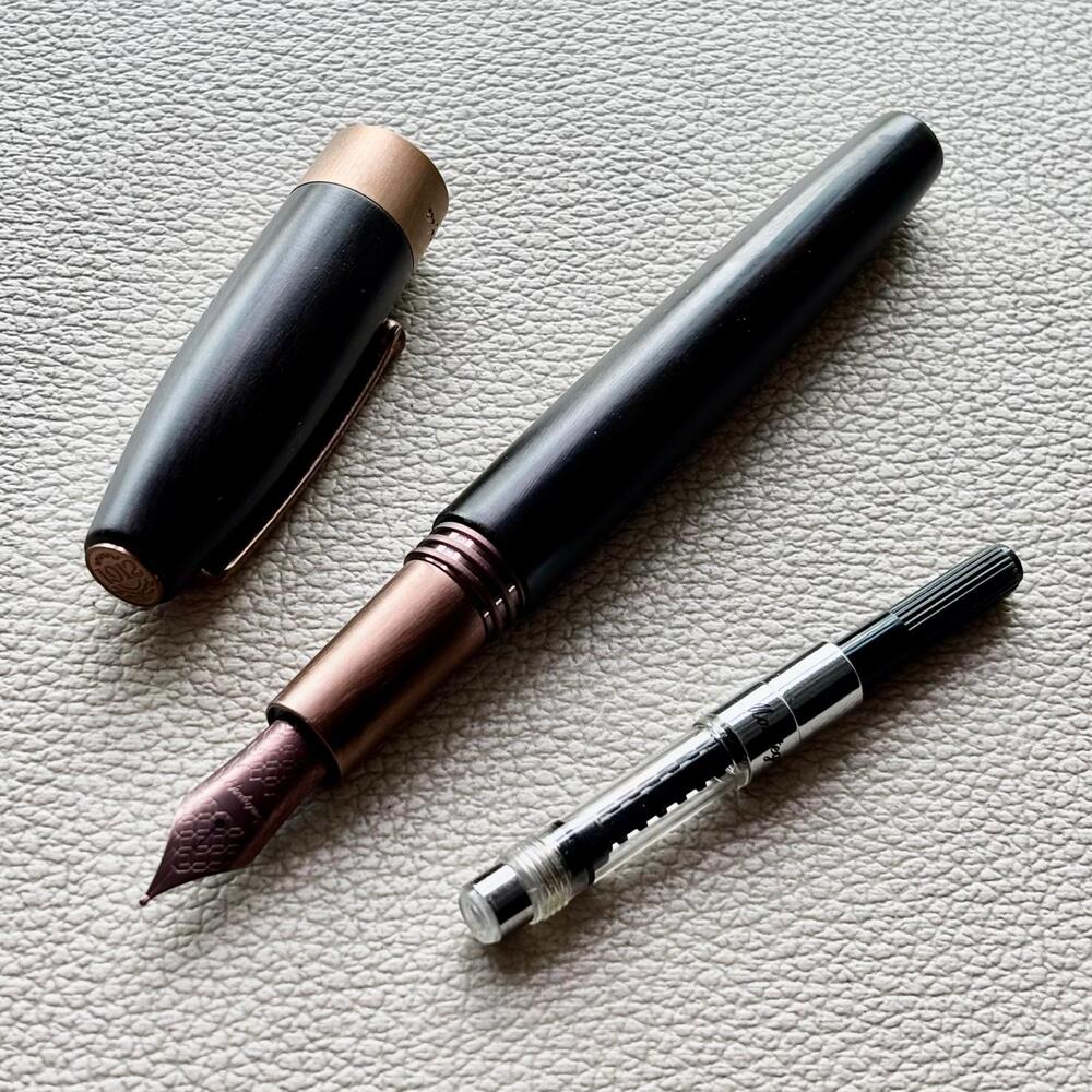 Montegrappa Fortuna Heartwood-Teak Fountain Pen with Note Book