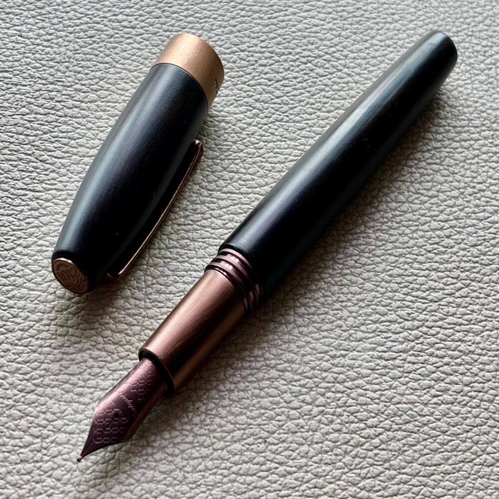 Montegrappa Fortuna Heartwood-Teak Fountain Pen with Note Book