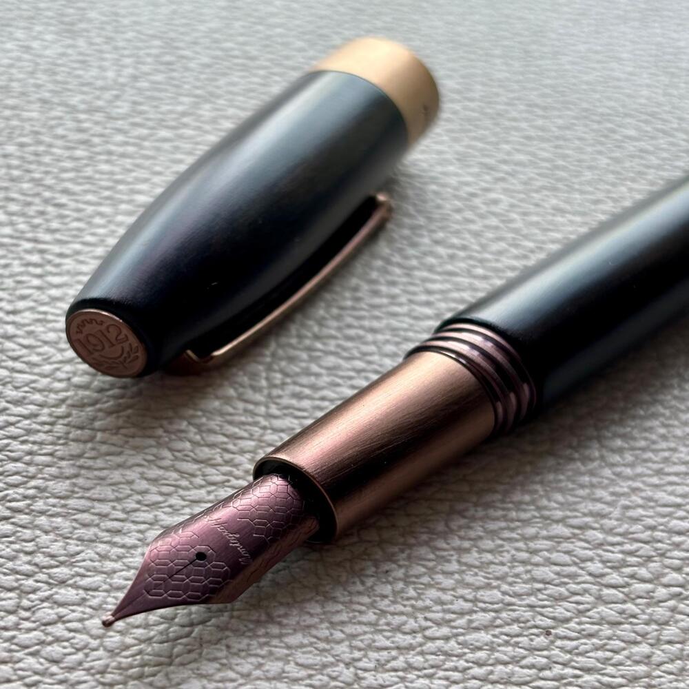 Montegrappa Fortuna Heartwood-Teak Fountain Pen with Note Book