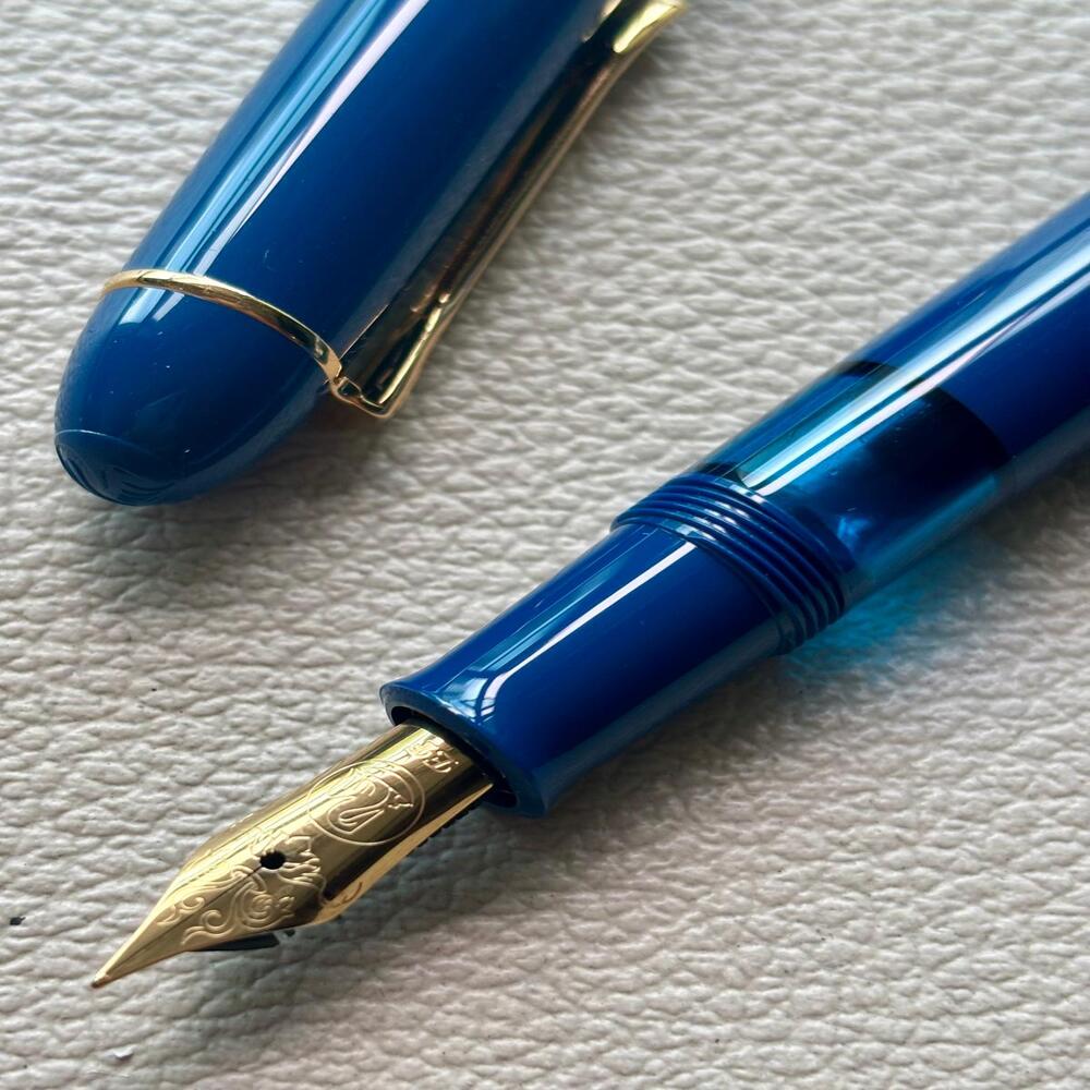 Pelikan M120 Iconic Blue Fountain pen Special Edition 2018
