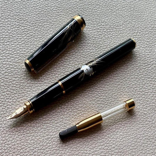 Platinum Maki-e Slim The Moon and A Rabbit Fountain Pen 18k Gold nib.