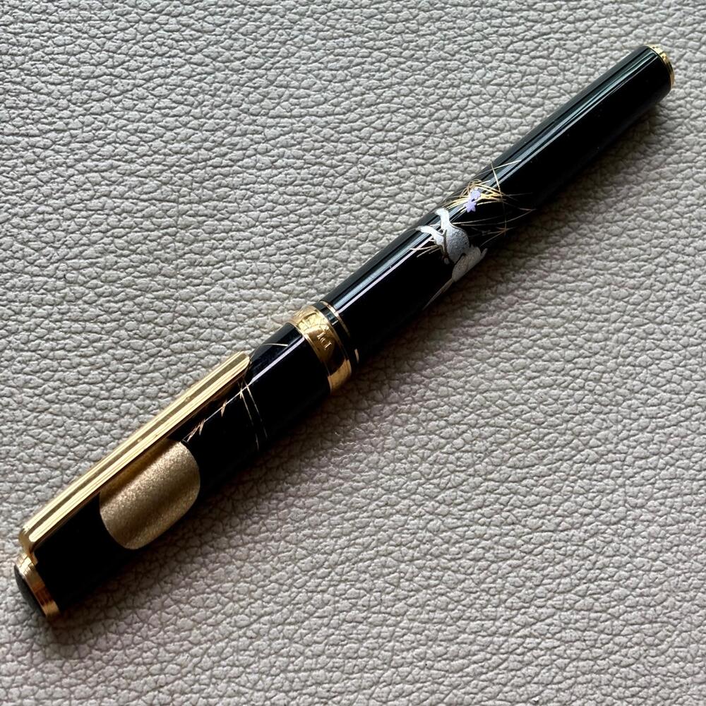 Platinum Maki-e Slim The Moon and A Rabbit Fountain Pen 18k Gold nib.