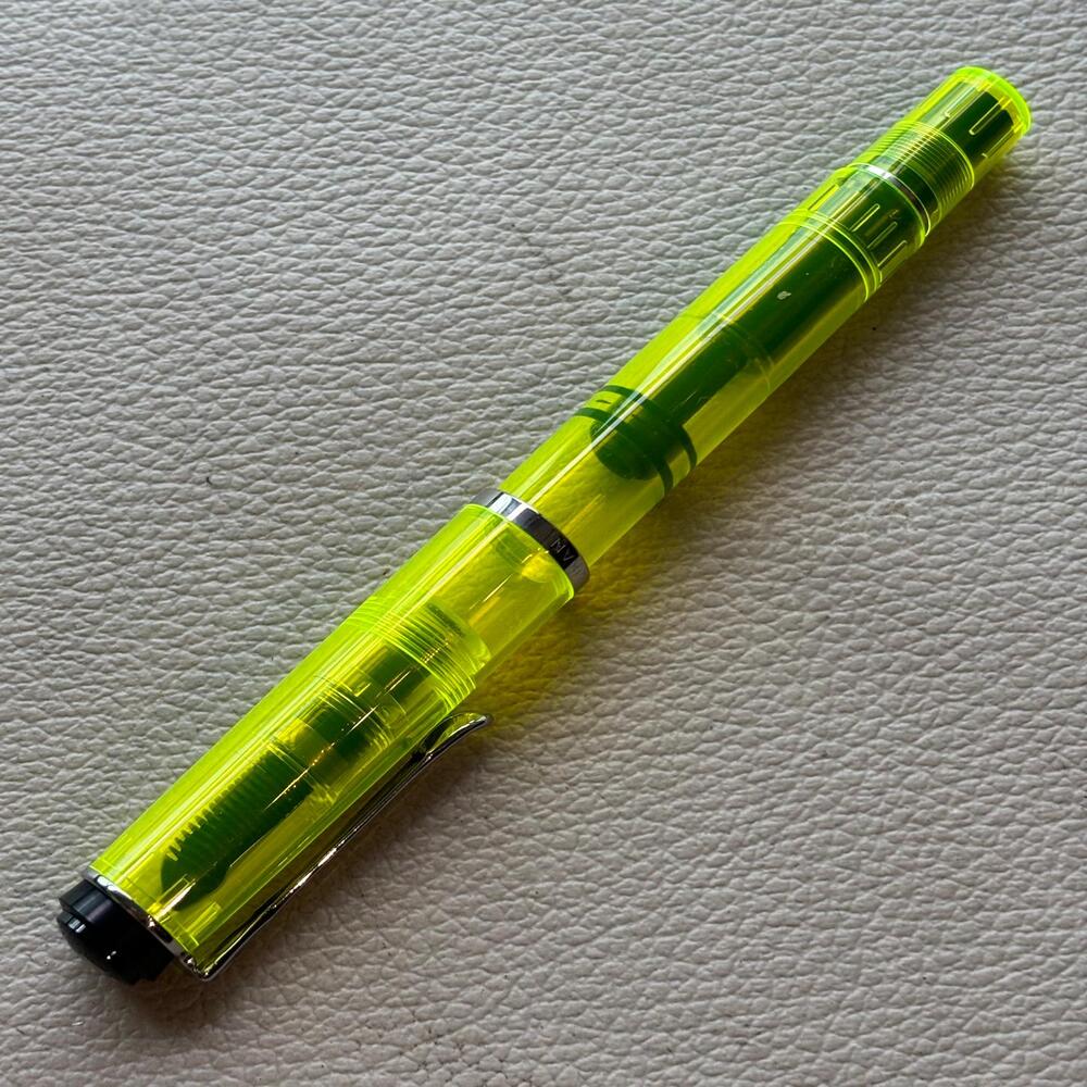 Pelikan M205 Neon Yellow Highlighter Fountain Pen Set Special Edition.