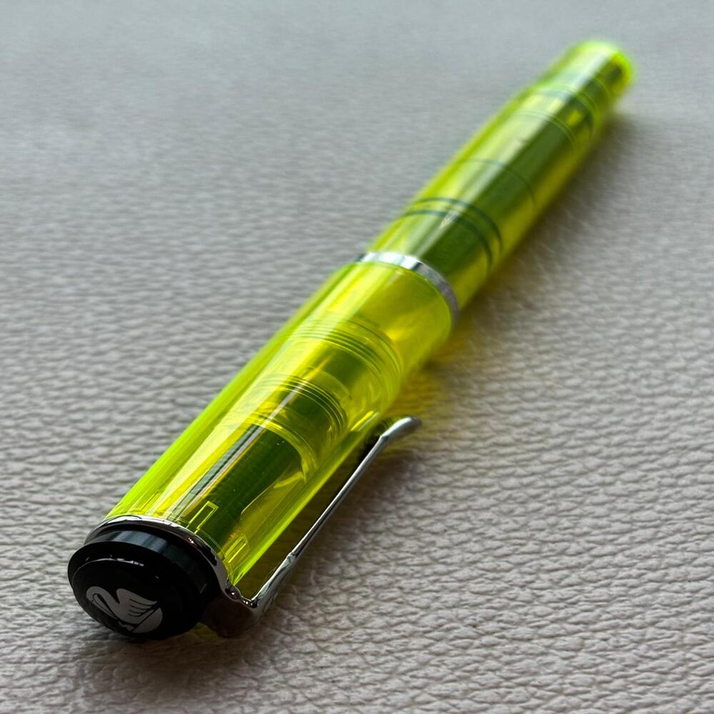 Pelikan M205 Neon Yellow Highlighter Fountain Pen Set Special Edition.
