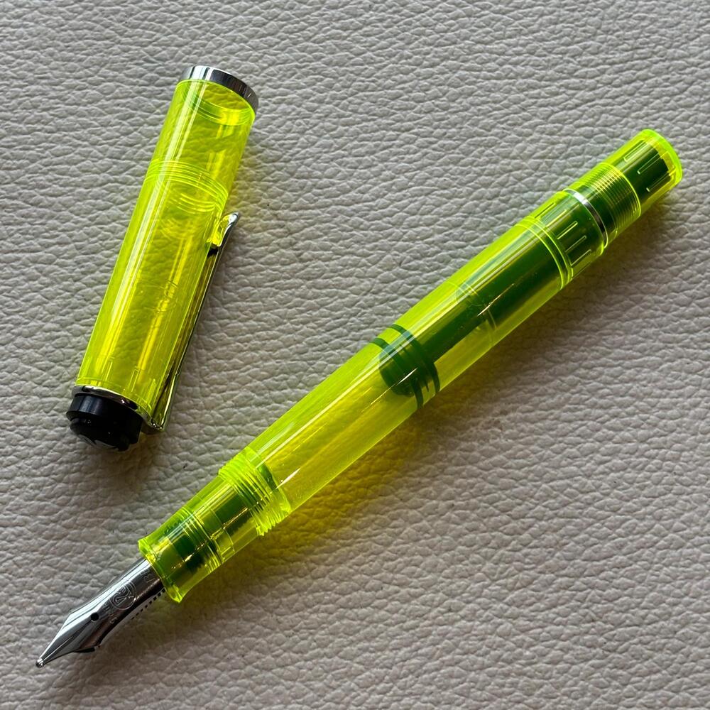 Pelikan M205 Neon Yellow Highlighter Fountain Pen Set Special Edition.