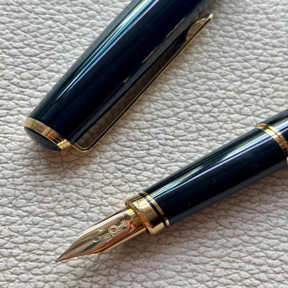 Platinum Maki-e Slim Nightingale on plum Fountain Pen 18k Gold nib