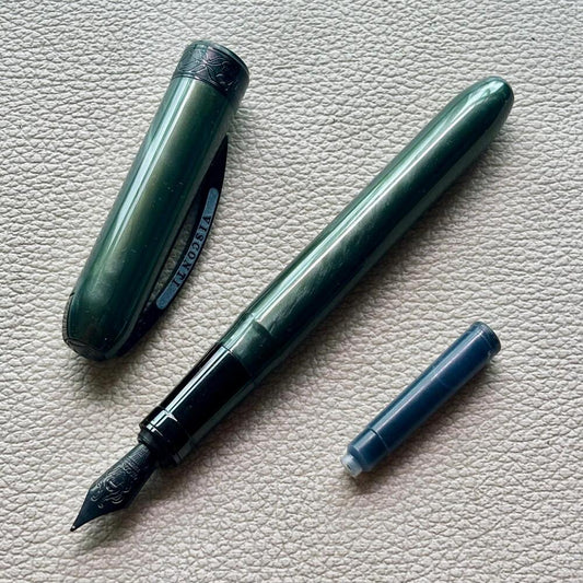 Visconti Olivine Green Black Rembrandt Fountain Pen Discontinue and Rare