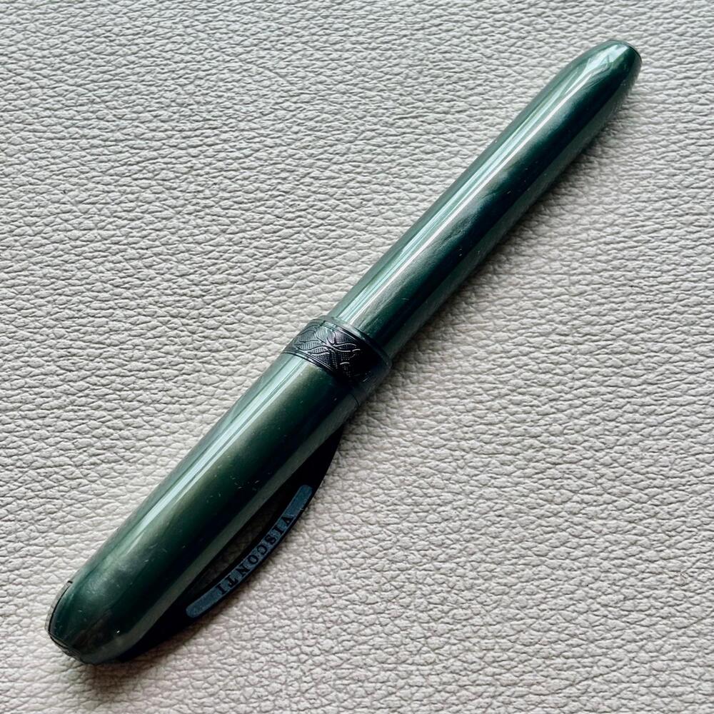 Visconti Olivine Green Black Rembrandt Fountain Pen Discontinue and Rare