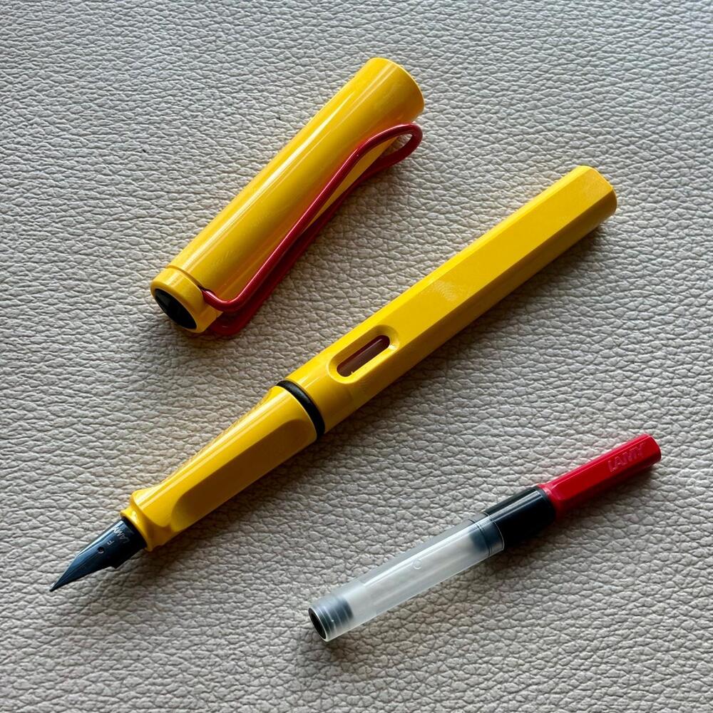 2018 Lamy Pokemon Yellow Red Clip Safari Fountain Pen Limited Edition Make for China
