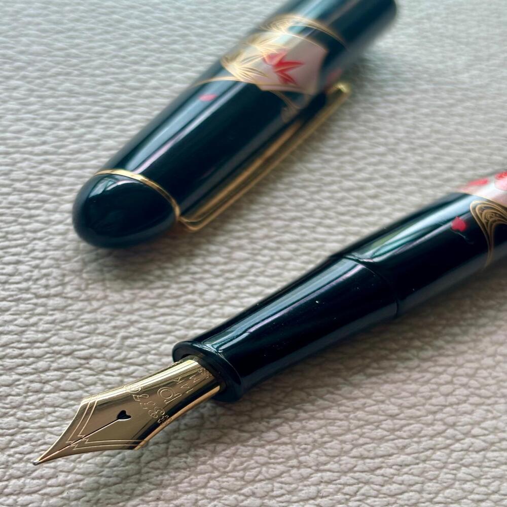 Platinum 3776 Maki-e Senmen Fountain Pen 14k Gold nib.