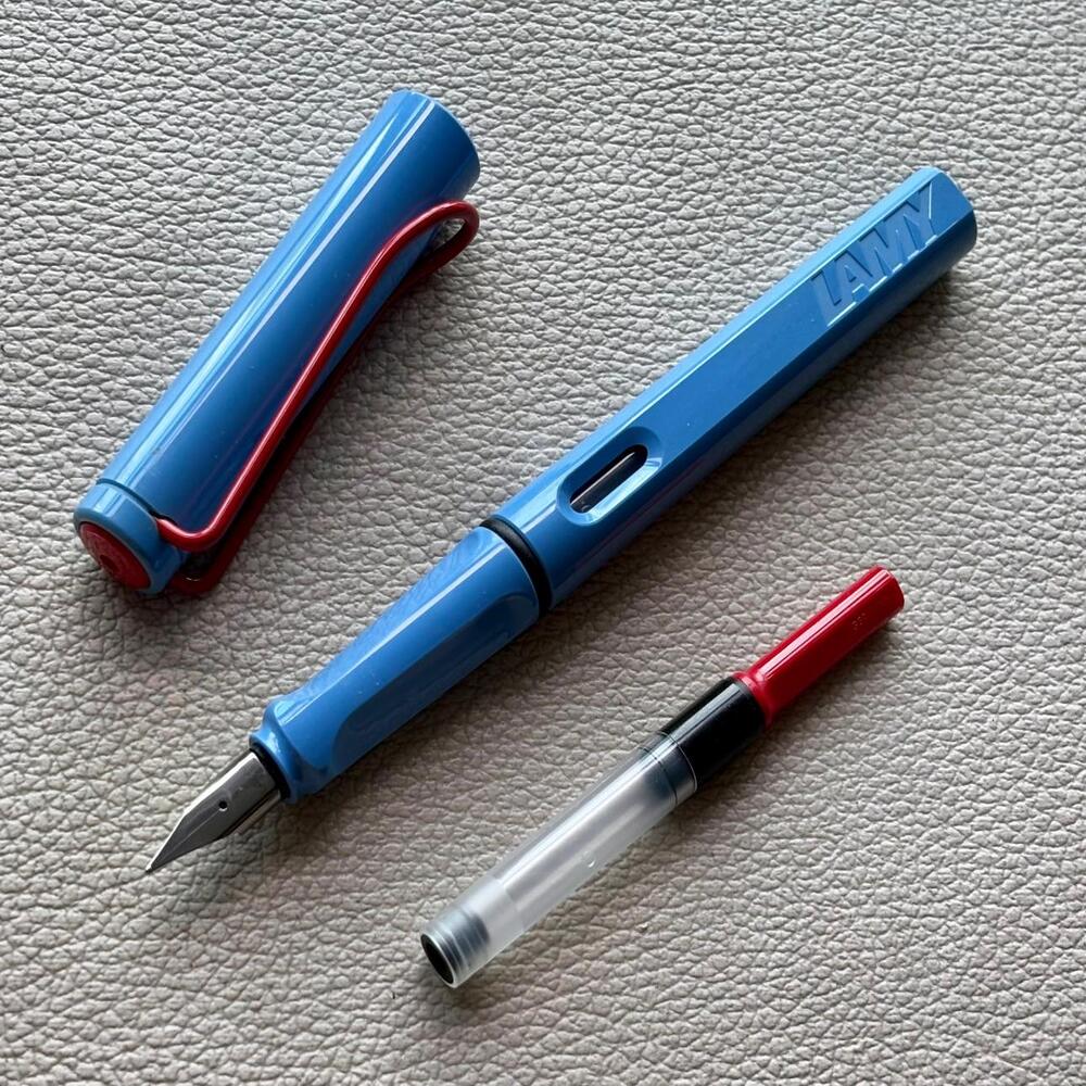 2006 Lamy Sky Blue Red Clip Safari Fountain Pen Red Dot Cap Limited Edition
