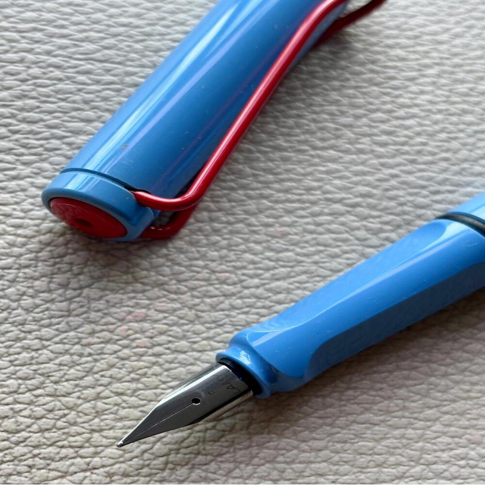 2006 Lamy Sky Blue Red Clip Safari Fountain Pen Red Dot Cap Limited Edition