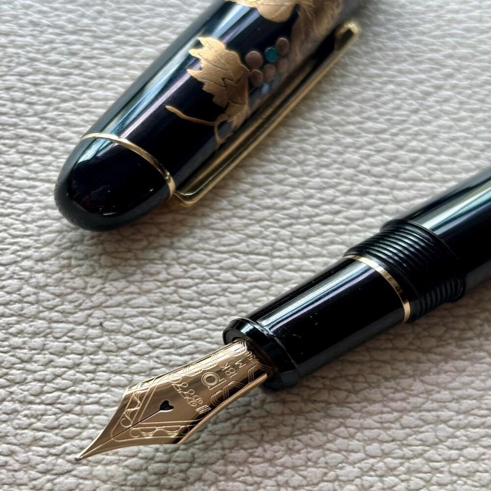 Platinum 3776 Maki-e Squirrel And Grapes Fountain Pen 18k Gold nib.