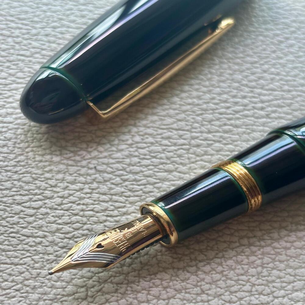 Platinum Izumo Tamenuri Soratame Gloss Lacquer Dark Green Fountain Pen 18k Gold nib
