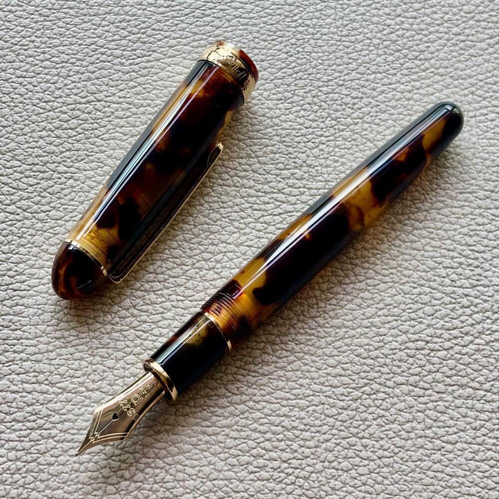 Platinum Tortoise Celluloid with Gold Plated trim Fountain Pen 14k Gold nib Discontinued