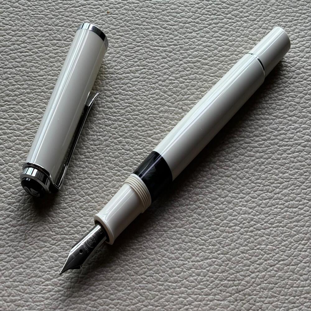 Pelikan M205 White Fountain Pen