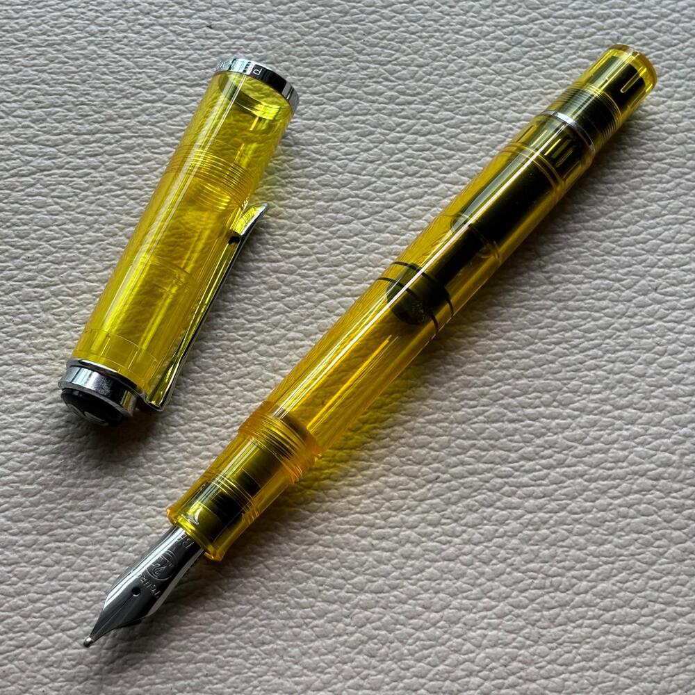 Pelikan M205 Yellow Highlighter Fountain Pen Set Special Edition.