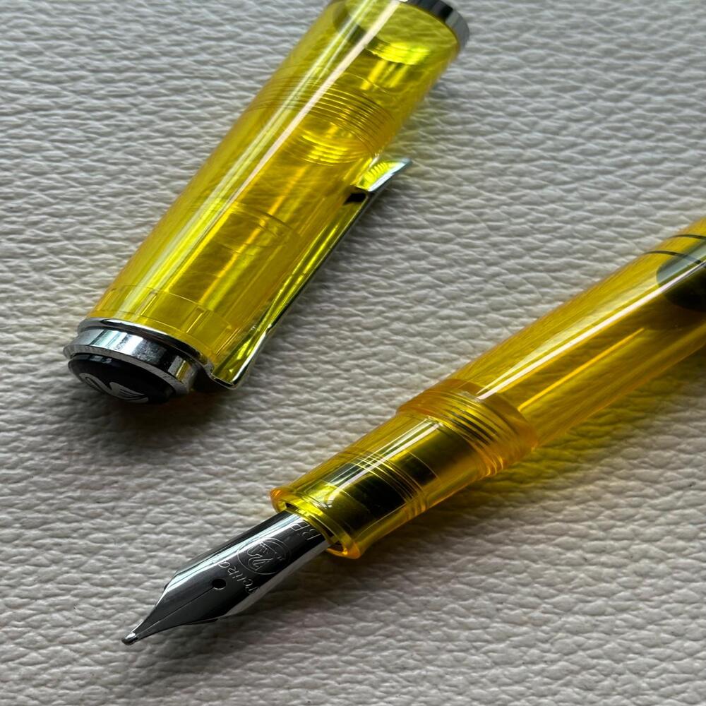 Pelikan M205 Yellow Highlighter Fountain Pen Set Special Edition.
