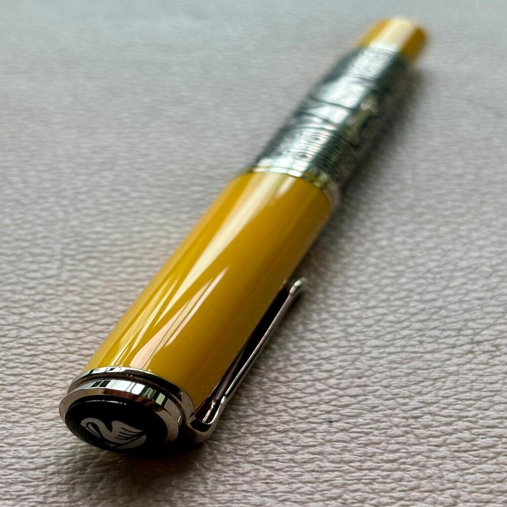 Pelikan M910 Yellow Toledo Fountain Pen Special Edition 2010
